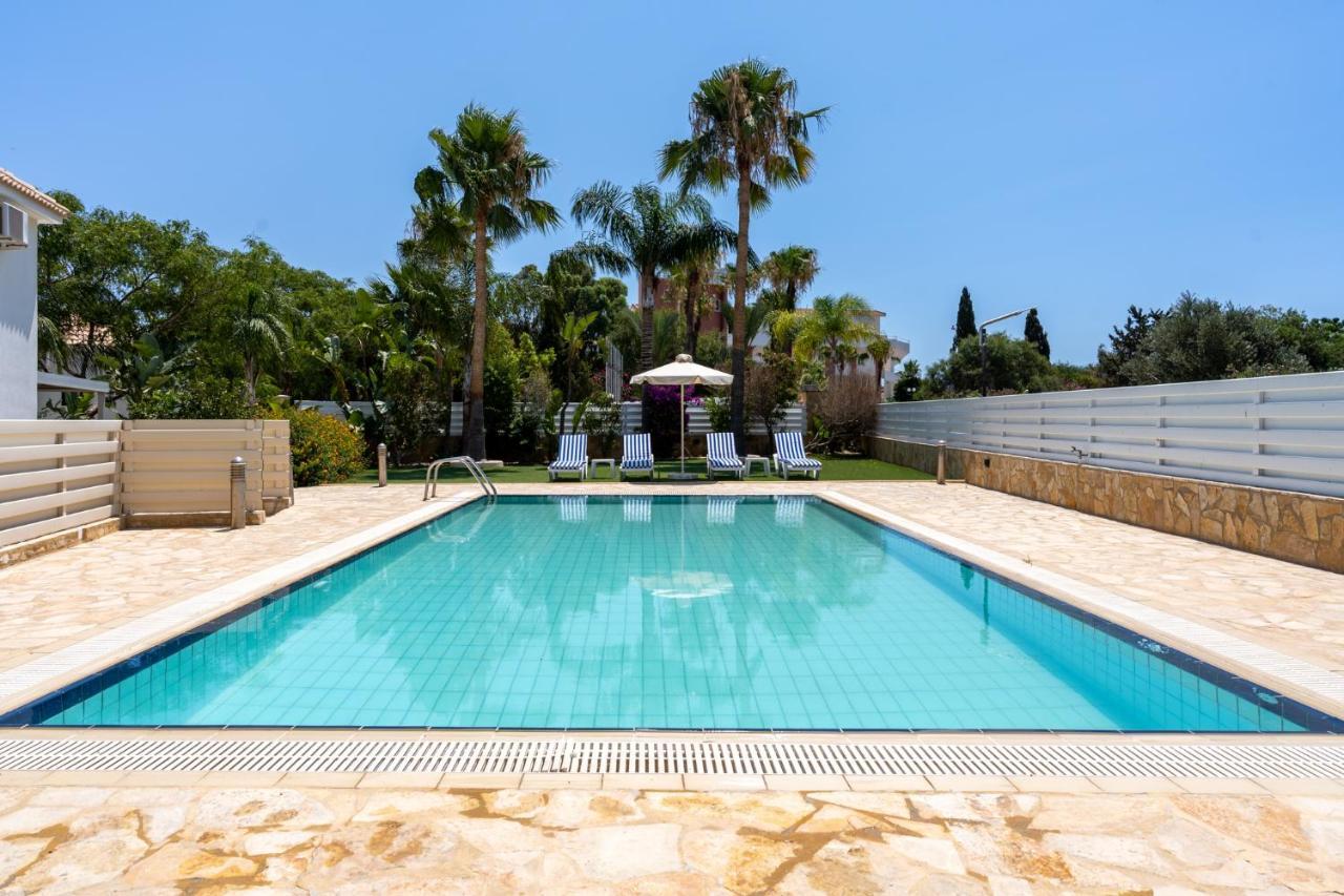 Lime 3-Bedroom Villa In プロタラス エクステリア 写真