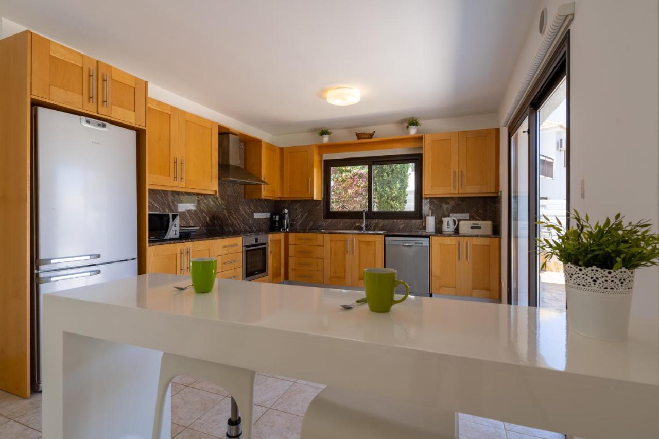 Lime 3-Bedroom Villa In プロタラス エクステリア 写真