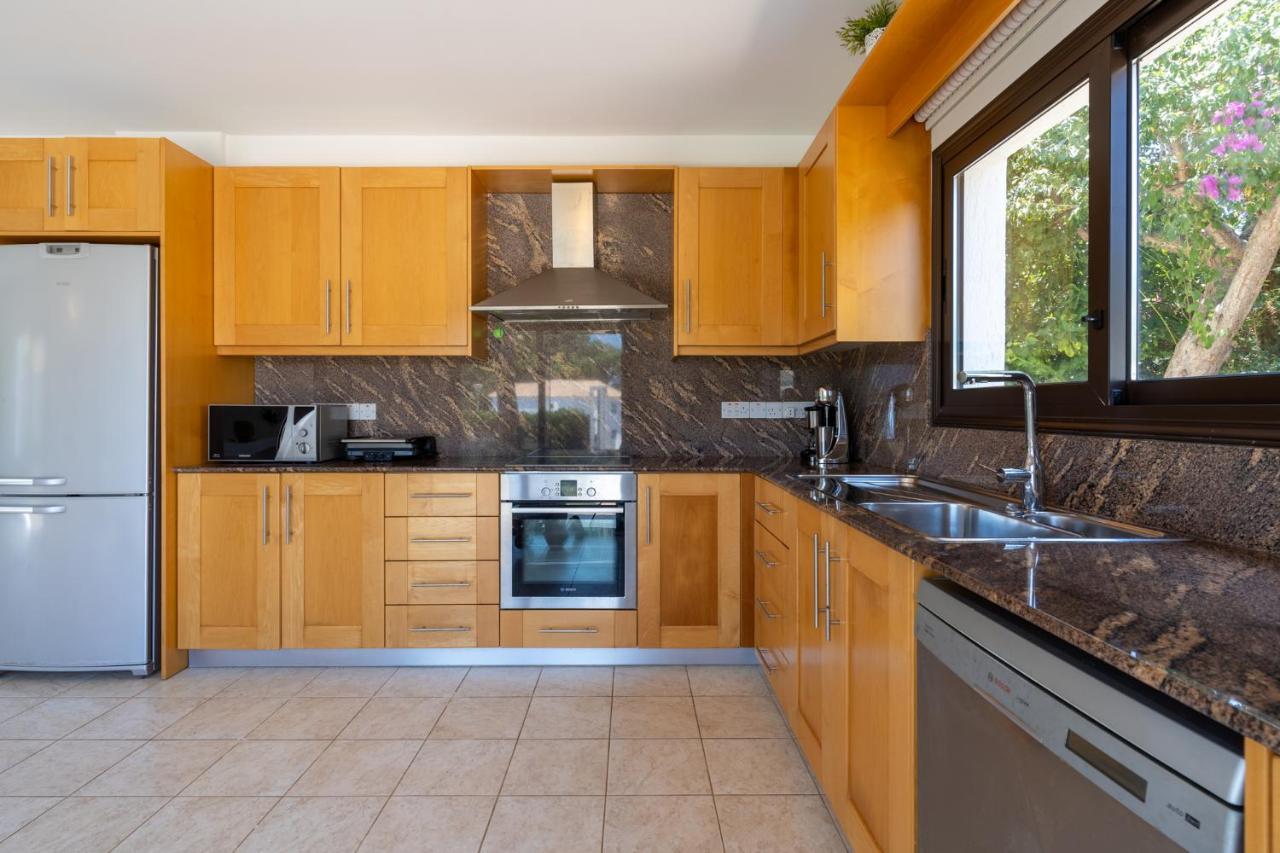 Lime 3-Bedroom Villa In プロタラス エクステリア 写真